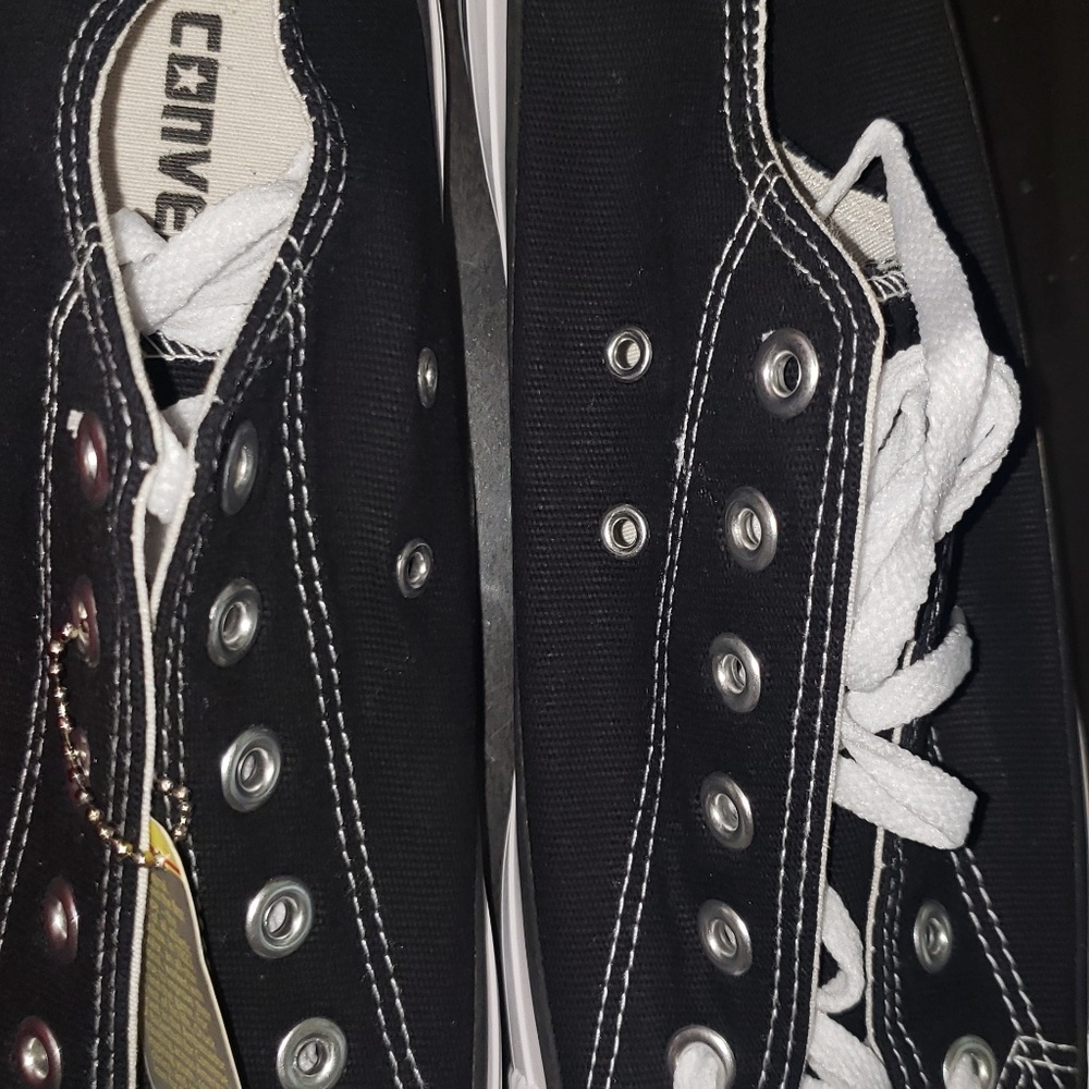 Size 8.5 Mens, 10 Womens Black Converse Sneakers